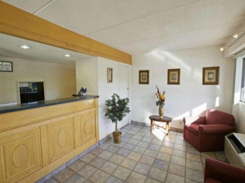 Royal Inn - image 8