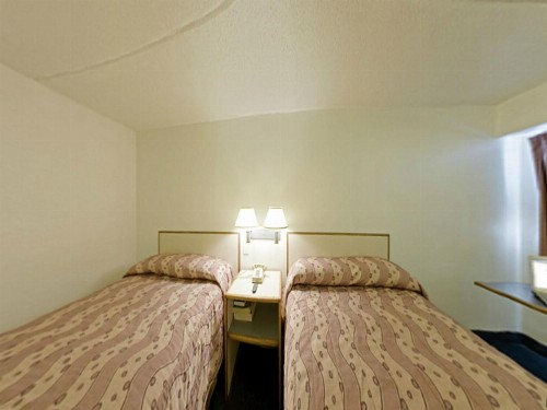Royal Inn - image 9