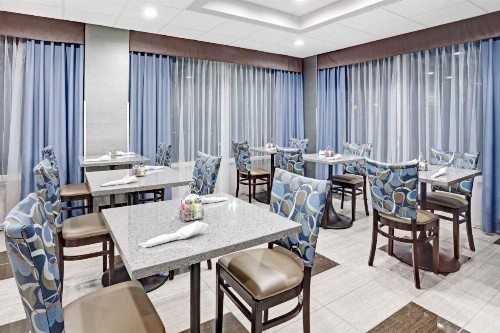 Wyndham Garden Charlotte Executive Park - image 15
