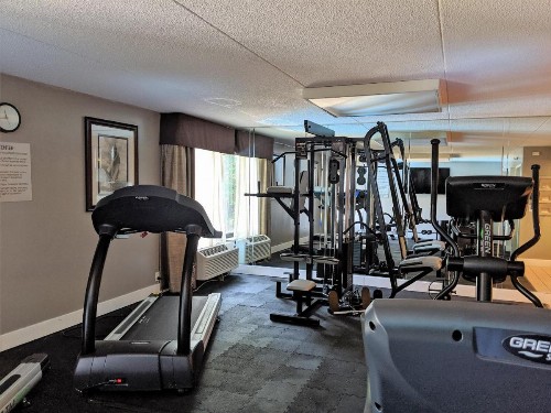 Wyndham Garden Charlotte Executive Park - image 16