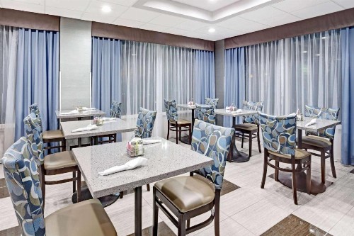 Wyndham Garden Charlotte Executive Park - image 2