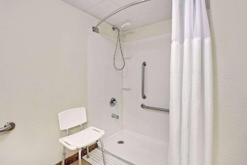 Wyndham Garden Charlotte Executive Park - image 23