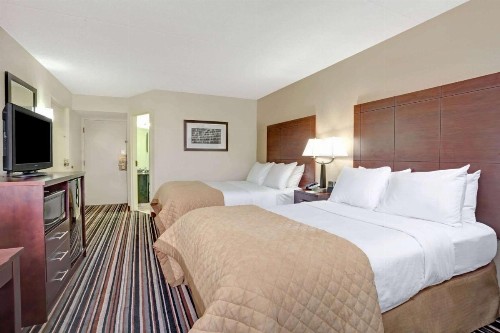 Wyndham Garden Charlotte Executive Park - image 24