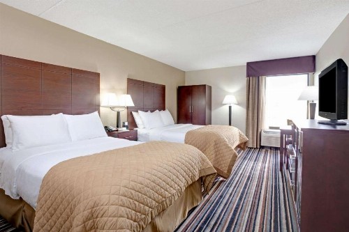 Wyndham Garden Charlotte Executive Park - image 31