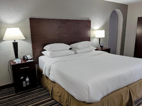 Wyndham Garden Charlotte Executive Park - image 33