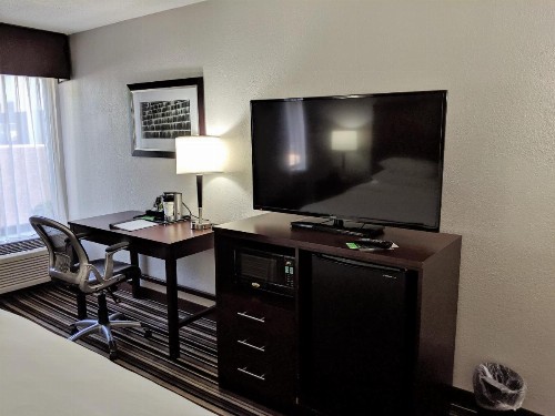 Wyndham Garden Charlotte Executive Park - image 37