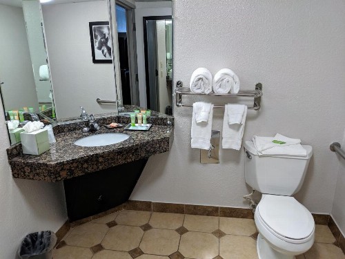 Wyndham Garden Charlotte Executive Park - image 41