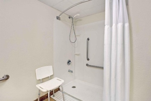 Wyndham Garden Charlotte Executive Park - image 44