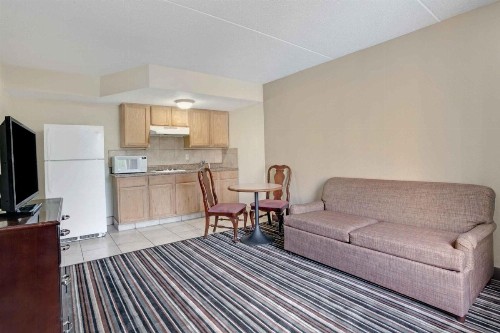Wyndham Garden Charlotte Executive Park - image 45