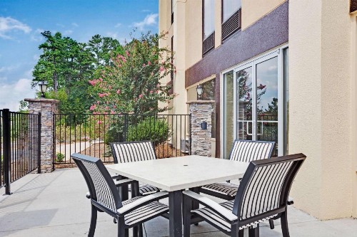 Wyndham Garden Charlotte Executive Park - image 8