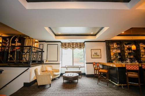 Dunhill Hotel - image 10