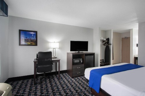 Baymont by Wyndham Charlotte University - image 11