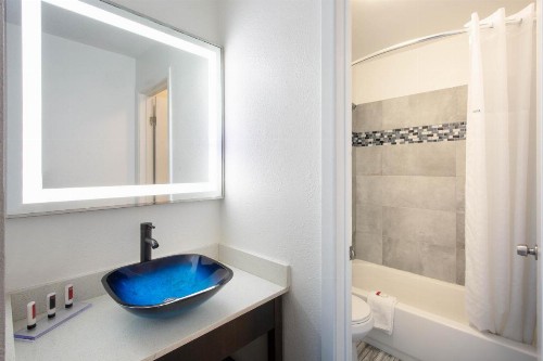 Baymont by Wyndham Charlotte University - image 12