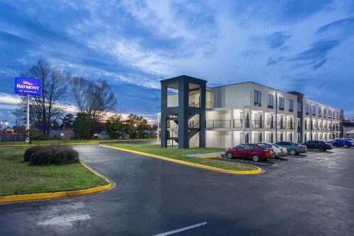 Baymont by Wyndham Charlotte University - image 8