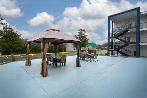 Baymont by Wyndham Charlotte University - image 9