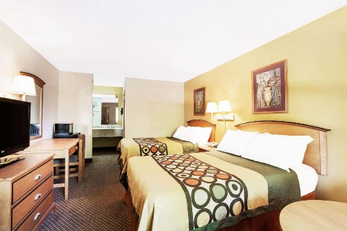 Super 8 by Wyndham Charlotte Downtown Area - image 6