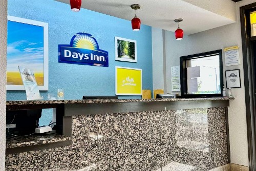 Days Inn by Wyndham Charlotte Northlake - image 2