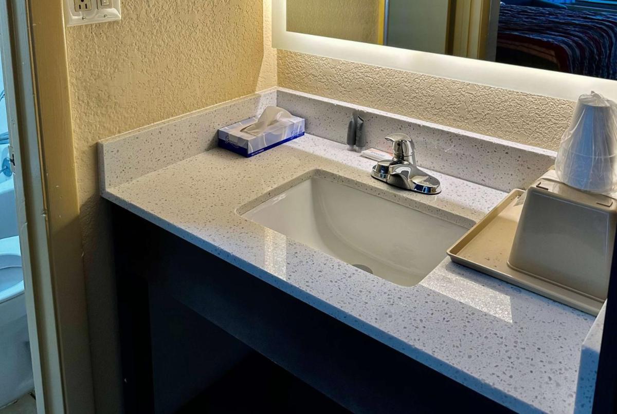 Days Inn by Wyndham Charlotte Northlake - image 5