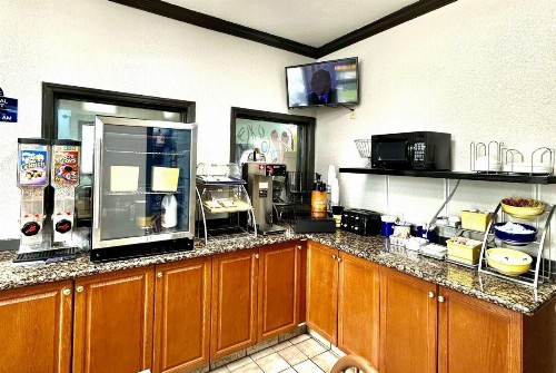 Days Inn by Wyndham Charlotte Northlake - image 6