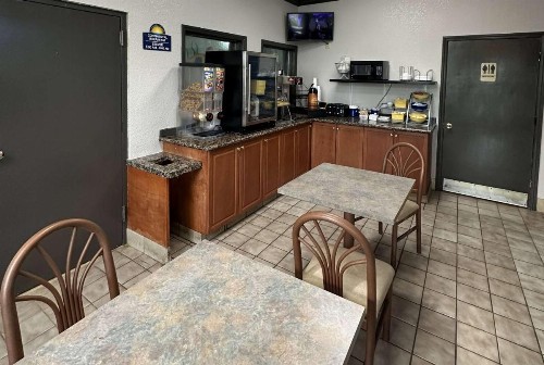 Days Inn by Wyndham Charlotte Northlake - image 8