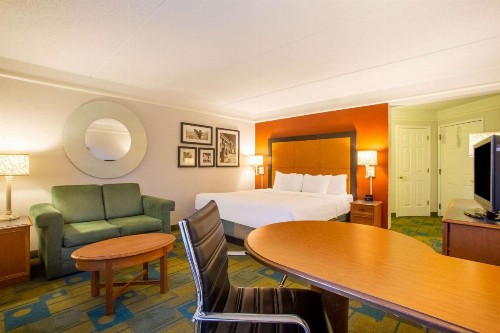 La Quinta by Wyndham Charlotte Airport South - image 18
