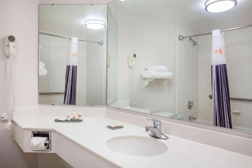 La Quinta by Wyndham Charlotte Airport South - image 3