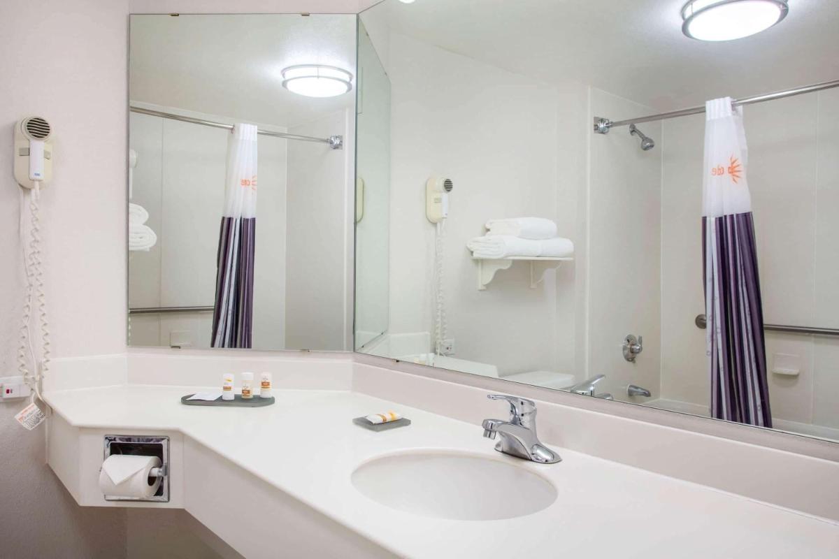 La Quinta by Wyndham Charlotte Airport South - image 3