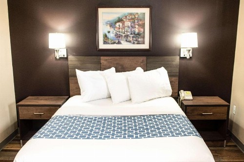 Suburban Extended Stay Hotel Charlotte-Ballantyne - image 10