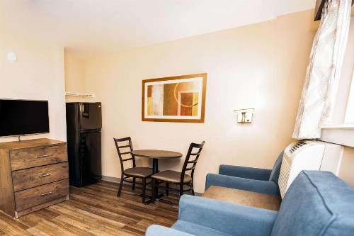 Suburban Extended Stay Hotel Charlotte-Ballantyne - image 7