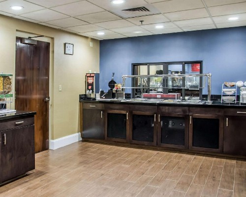 Comfort Suites Research Park - University - image 11