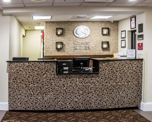 Comfort Suites Research Park - University - image 24