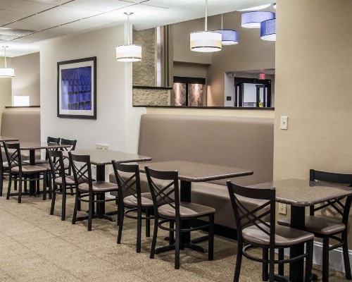 Comfort Suites Research Park - University - image 26