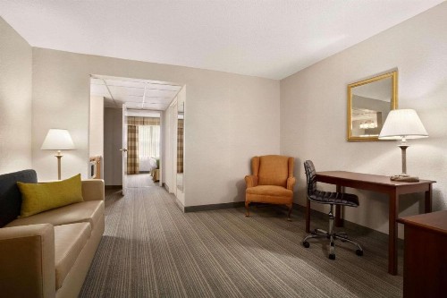 Country Inn & Suites by Radisson Charlotte University Place NC - image 2