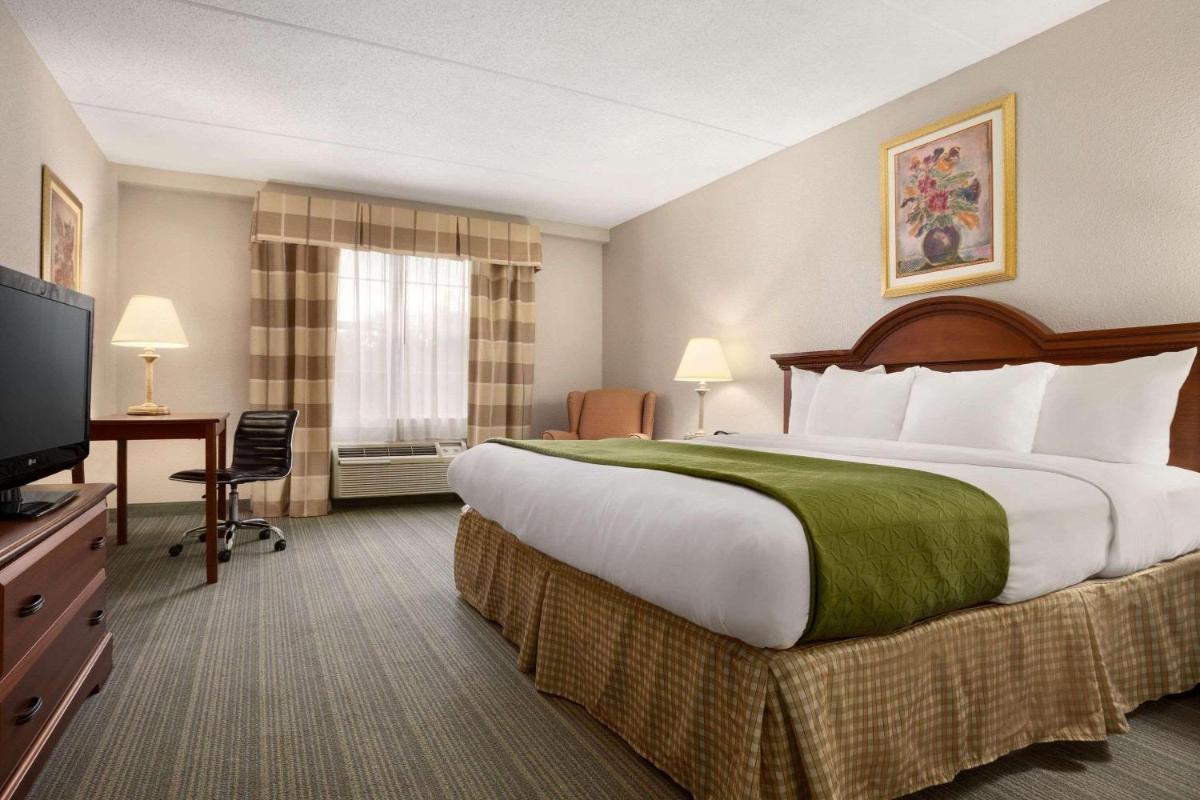 Country Inn & Suites by Radisson Charlotte University Place NC - image 3