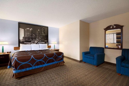 Super 8 by Wyndham Charlotte University - image 18