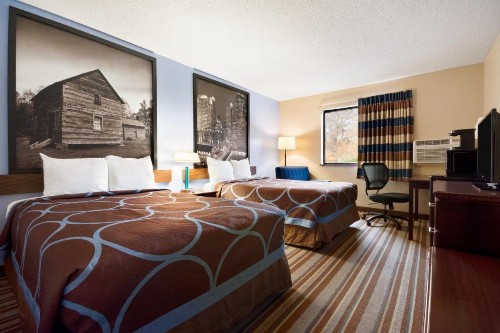 Super 8 by Wyndham Charlotte University - image 2