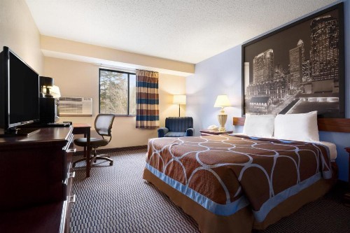 Super 8 by Wyndham Charlotte University - image 20