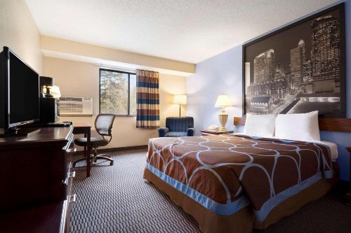Super 8 by Wyndham Charlotte University - image 25