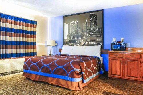 Super 8 by Wyndham Charlotte University - image 32