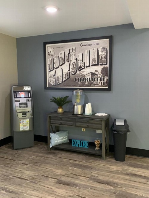 Super 8 by Wyndham Charlotte University - image 34