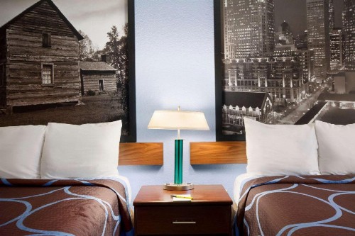 Super 8 by Wyndham Charlotte University - image 38