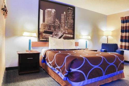 Super 8 by Wyndham Charlotte University - image 8