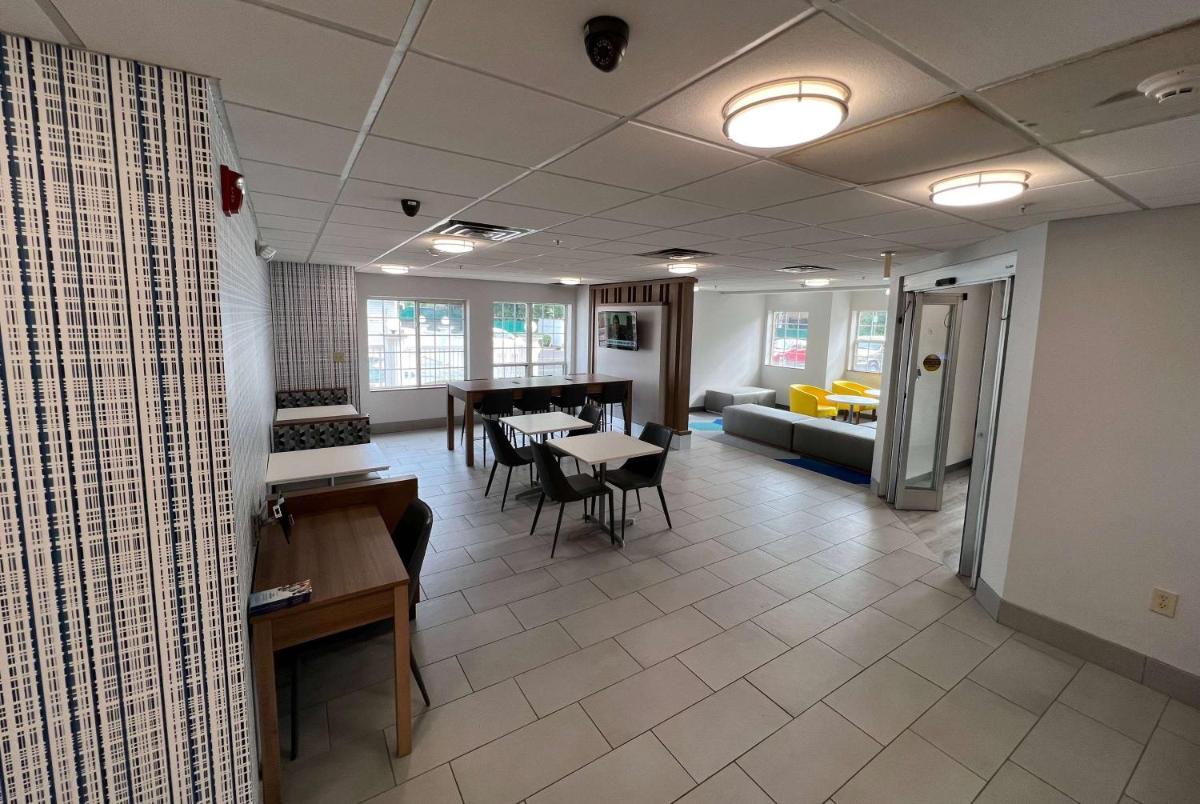 Microtel Inn & Suites by Wyndham Charlotte/Northlake - main image