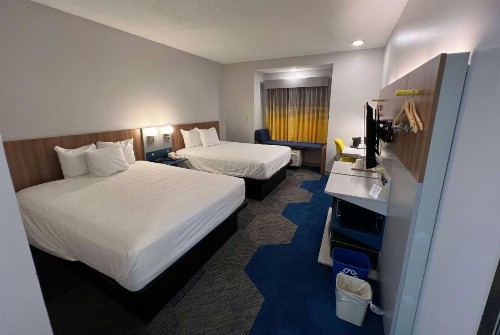 Microtel Inn & Suites by Wyndham Charlotte/Northlake - image 25