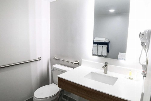 Microtel Inn & Suites by Wyndham Charlotte/Northlake - image 30