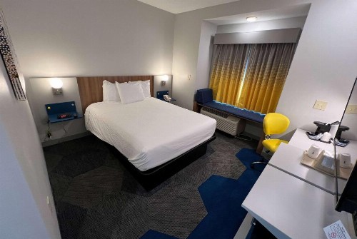 Microtel Inn & Suites by Wyndham Charlotte/Northlake - image 38