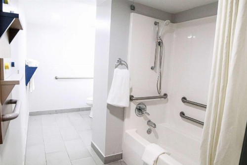 Microtel Inn & Suites by Wyndham Charlotte/Northlake - image 39