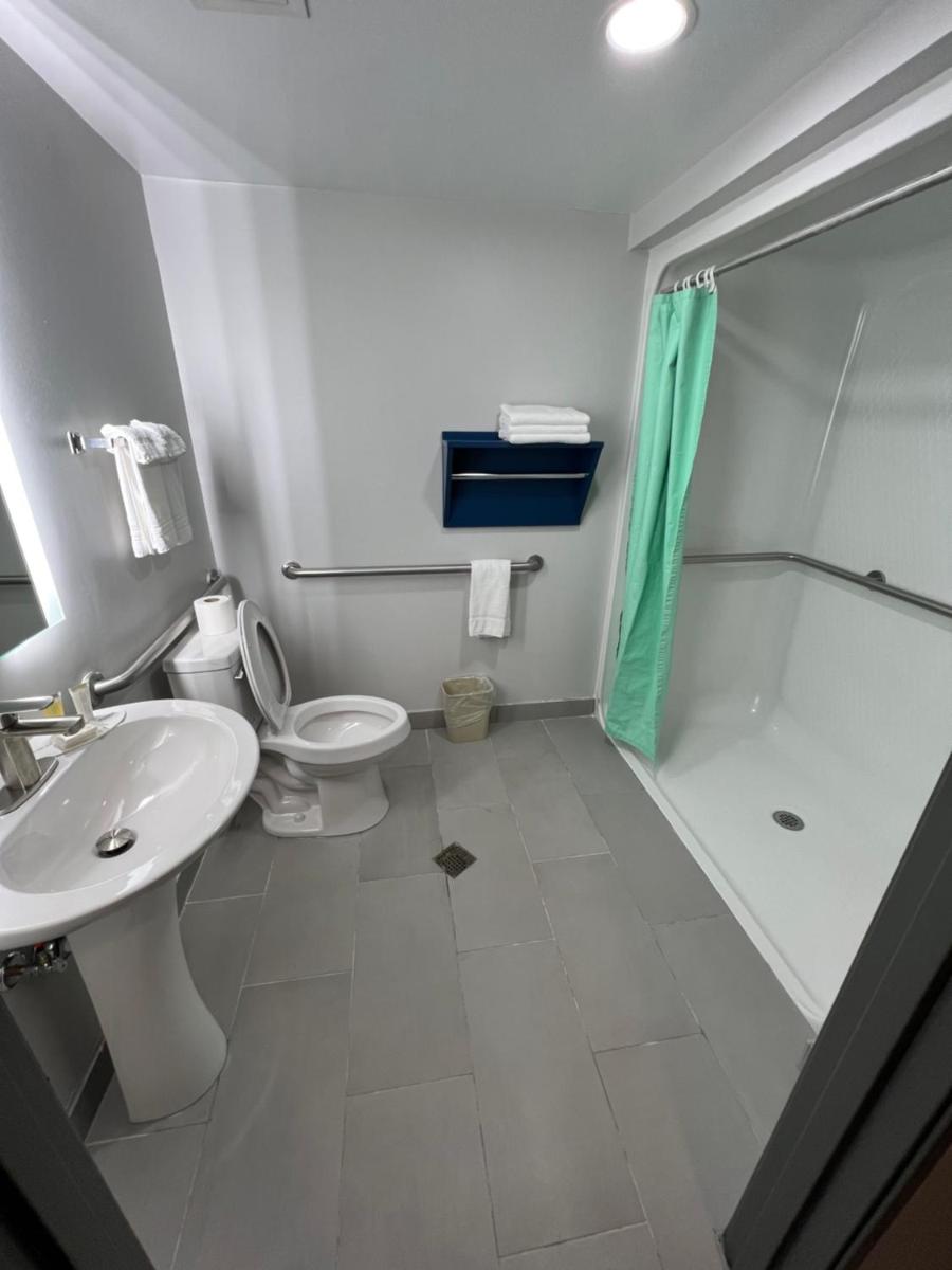Microtel Inn & Suites by Wyndham Charlotte/Northlake - image 5