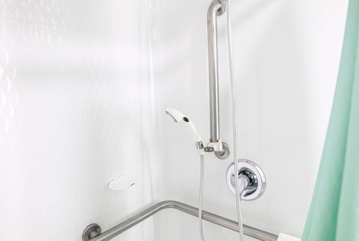 Microtel Inn & Suites by Wyndham Charlotte/Northlake - image 7