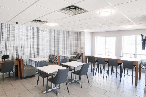 Microtel Inn & Suites by Wyndham Charlotte/Northlake - image 9